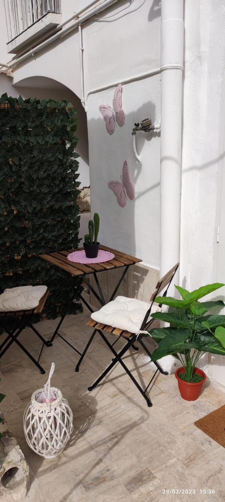 Milo's Ll Couette-café *